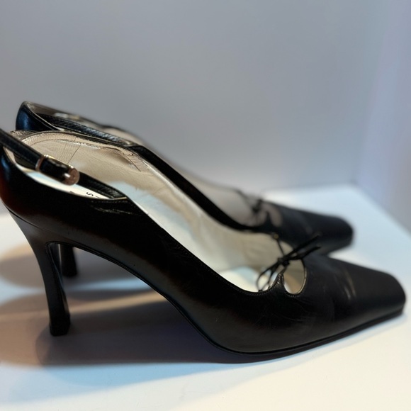 Great condition, beautiful shoe. Perfect for work, comfortable. 4 in heel - Picture 1 of 15